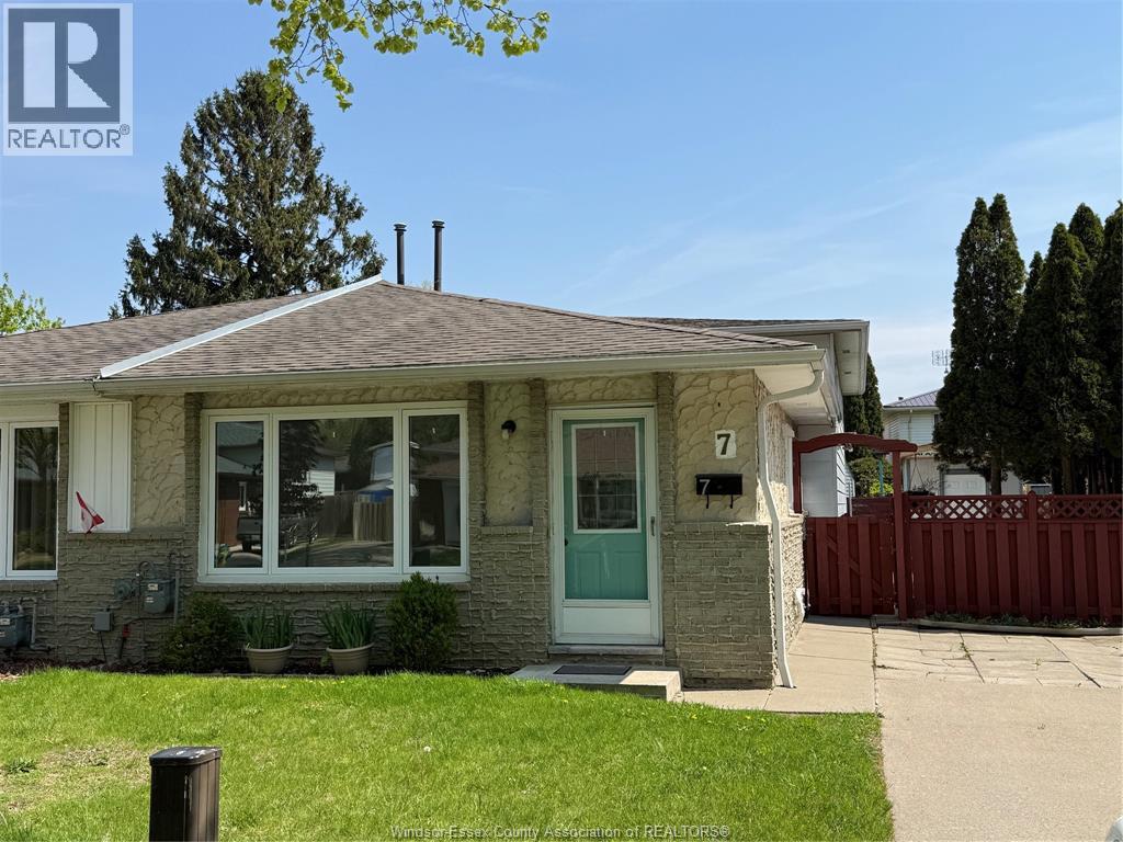 7 SATINWOOD, Leamington, Ontario