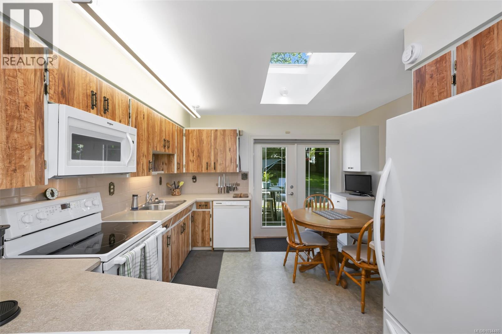 989 Abbey Rd, Saanich, British Columbia  V8Y 1L1 - Photo 10 - 1034480