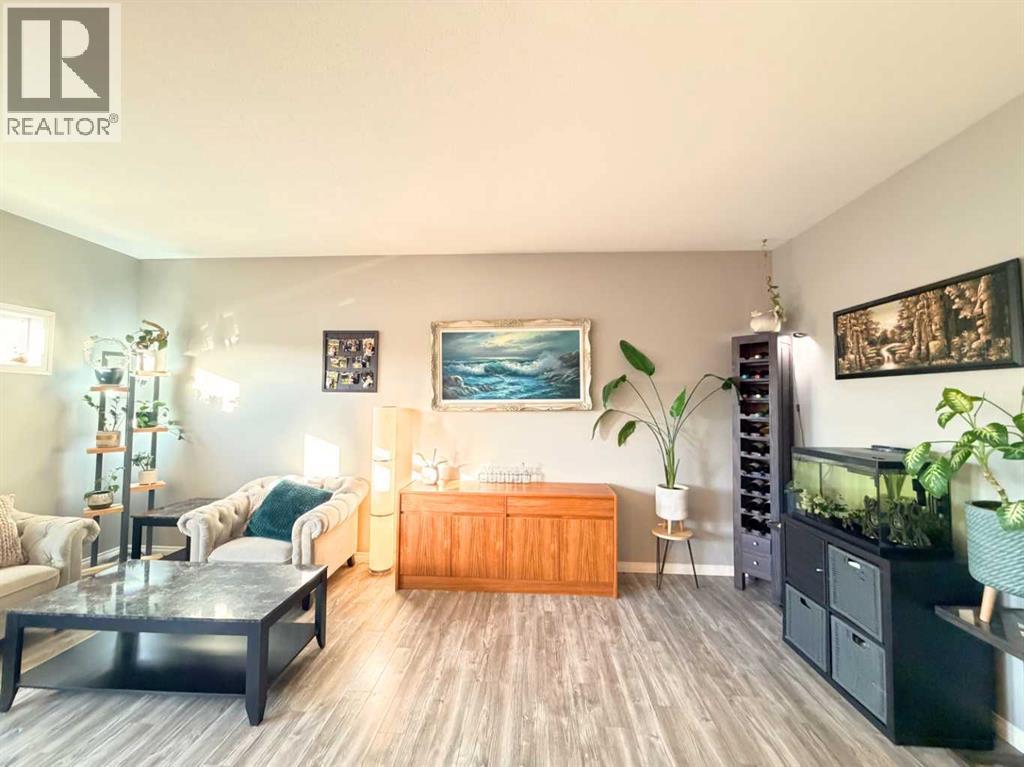 112 Mackenzie Ranch Way, Lacombe, Alberta  T4L 0K1 - Photo 4 - A2308357