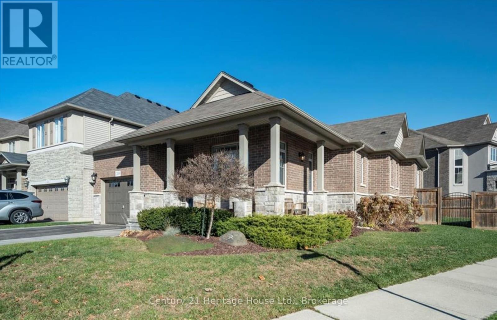 219 Falconridge Drive, Kitchener, Ontario  N2K 0B6 - Photo 2 - X13108406