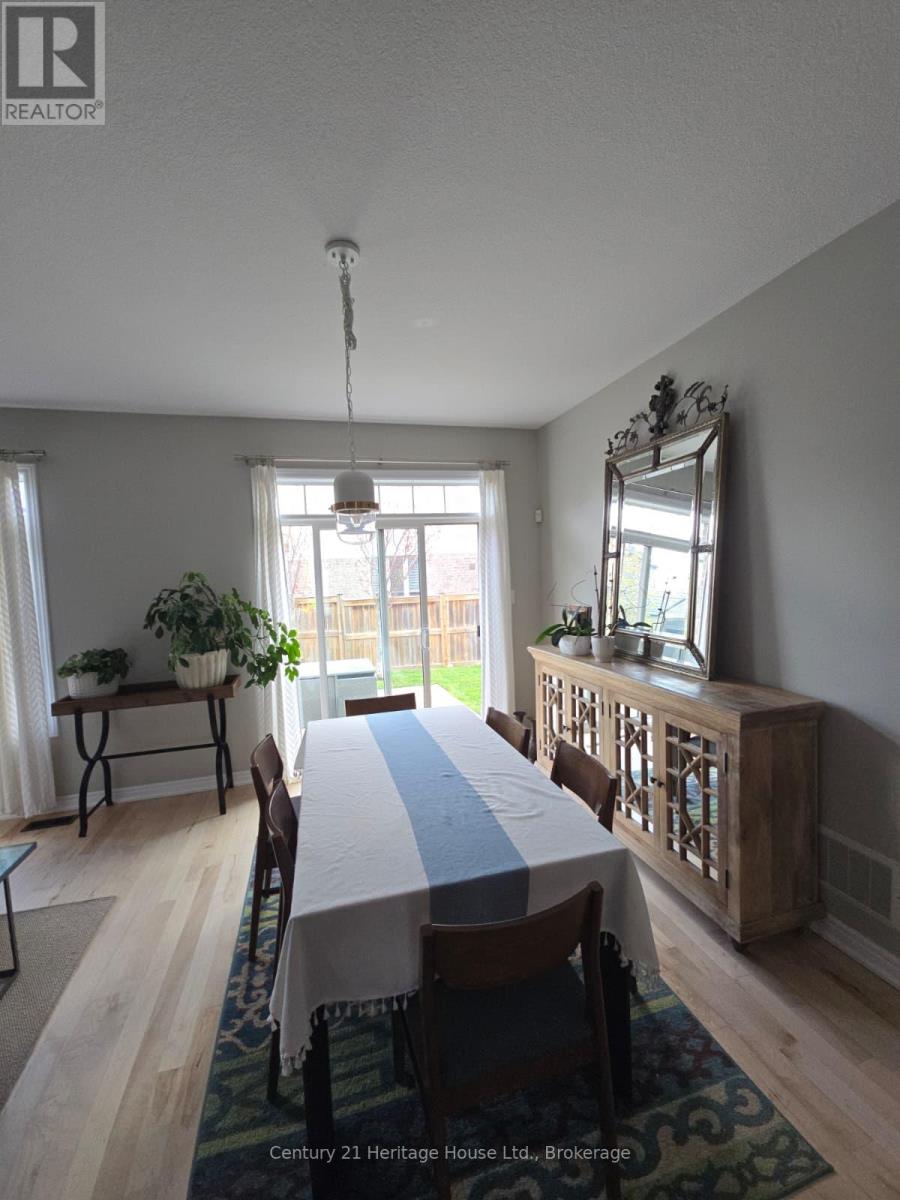 219 Falconridge Drive, Kitchener, Ontario  N2K 0B6 - Photo 9 - X13108406