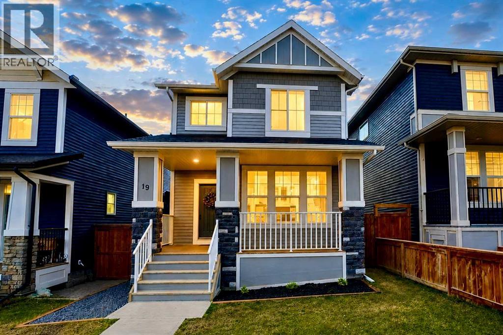 19 Heritage Rise, Cochrane, Alberta  T4C 2R4 - Photo 1 - A2309687