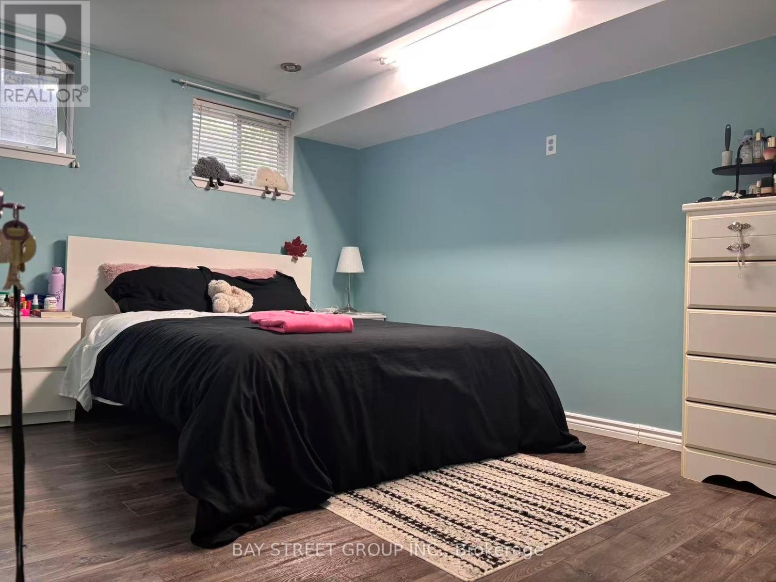35 CAIRNSIDE CRESCENT, Toronto, Ontario