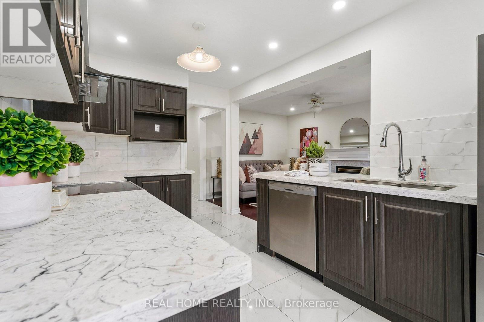 31 Prince Drive, Bradford West Gwillimbury, Ontario  L3Z 3B7 - Photo 13 - N13108416