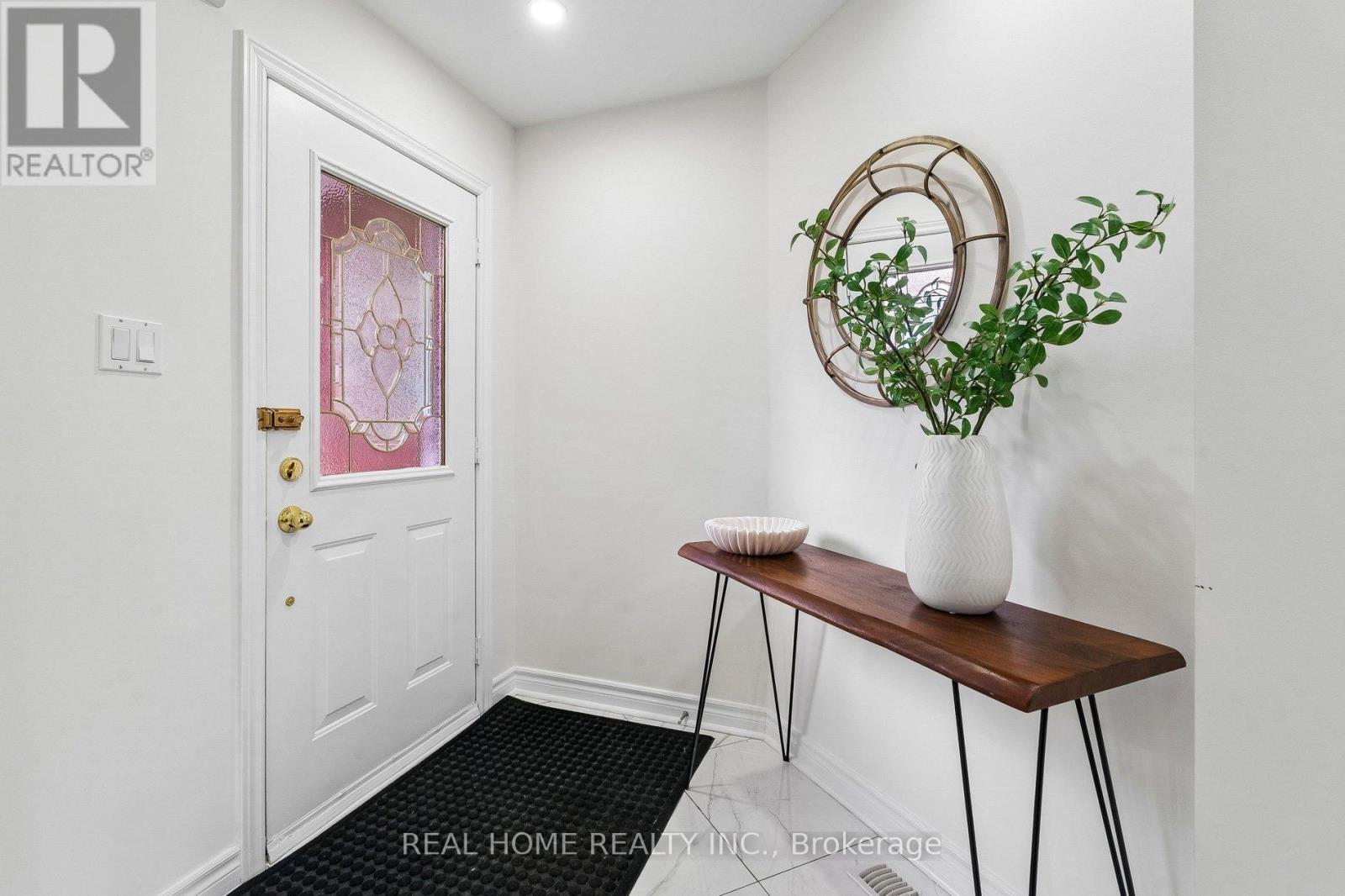 31 Prince Drive, Bradford West Gwillimbury, Ontario  L3Z 3B7 - Photo 4 - N13108416
