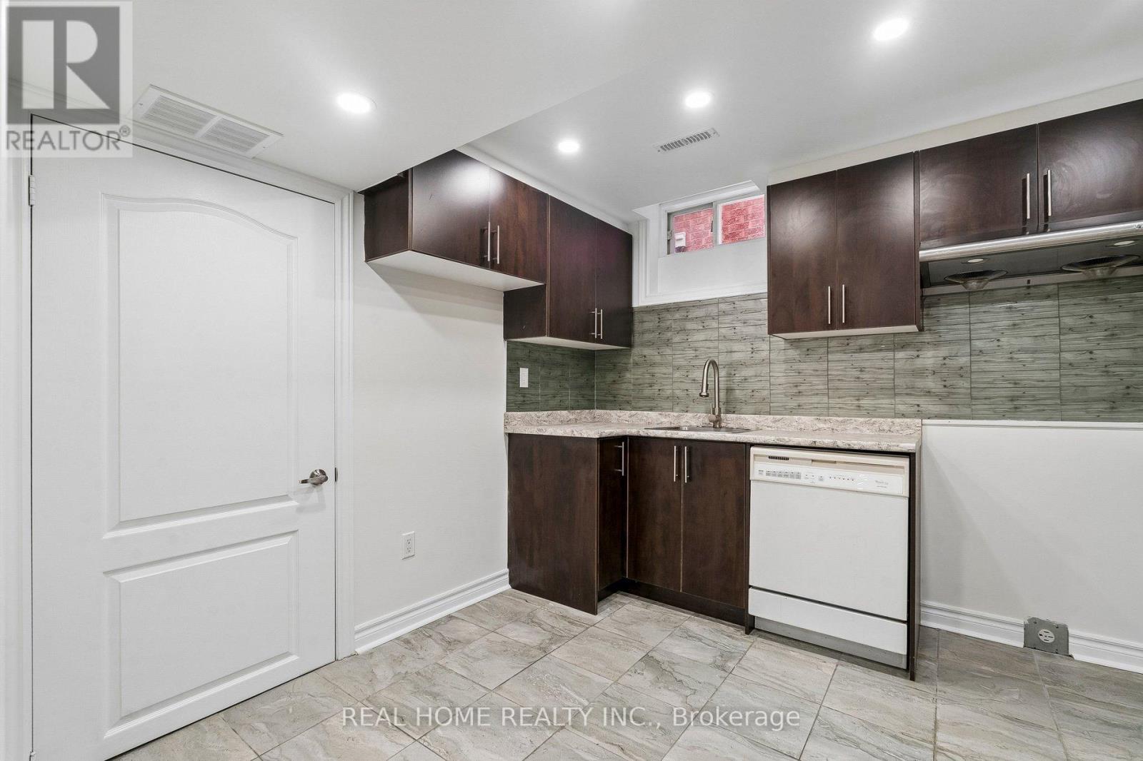 31 Prince Drive, Bradford West Gwillimbury, Ontario  L3Z 3B7 - Photo 43 - N13108416
