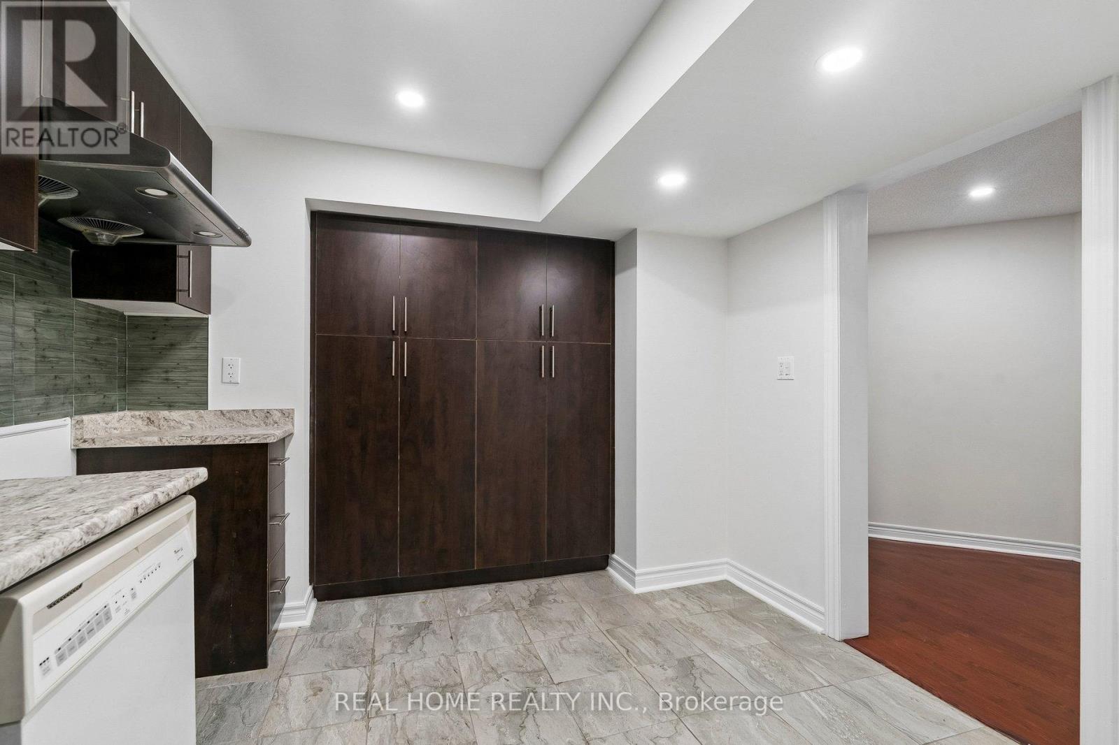 31 Prince Drive, Bradford West Gwillimbury, Ontario  L3Z 3B7 - Photo 44 - N13108416
