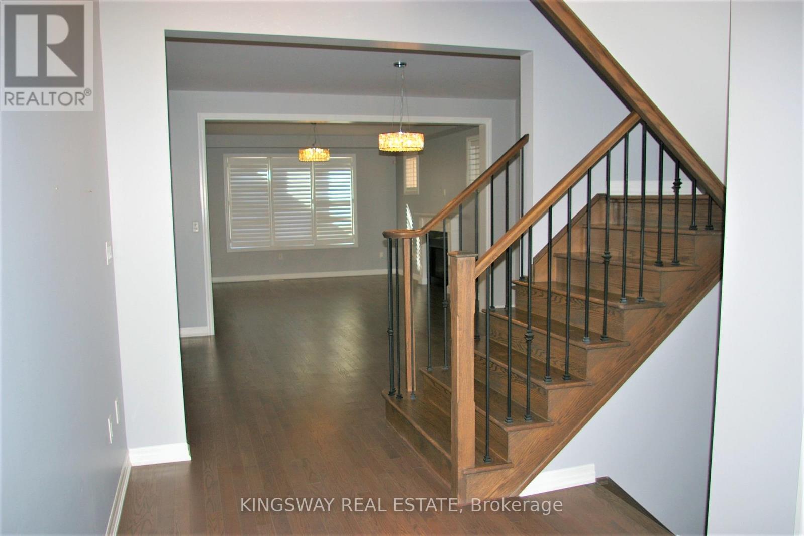 161 Wheat Boom Drive, Oakville, Ontario  L6H 7C3 - Photo 3 - W13108386