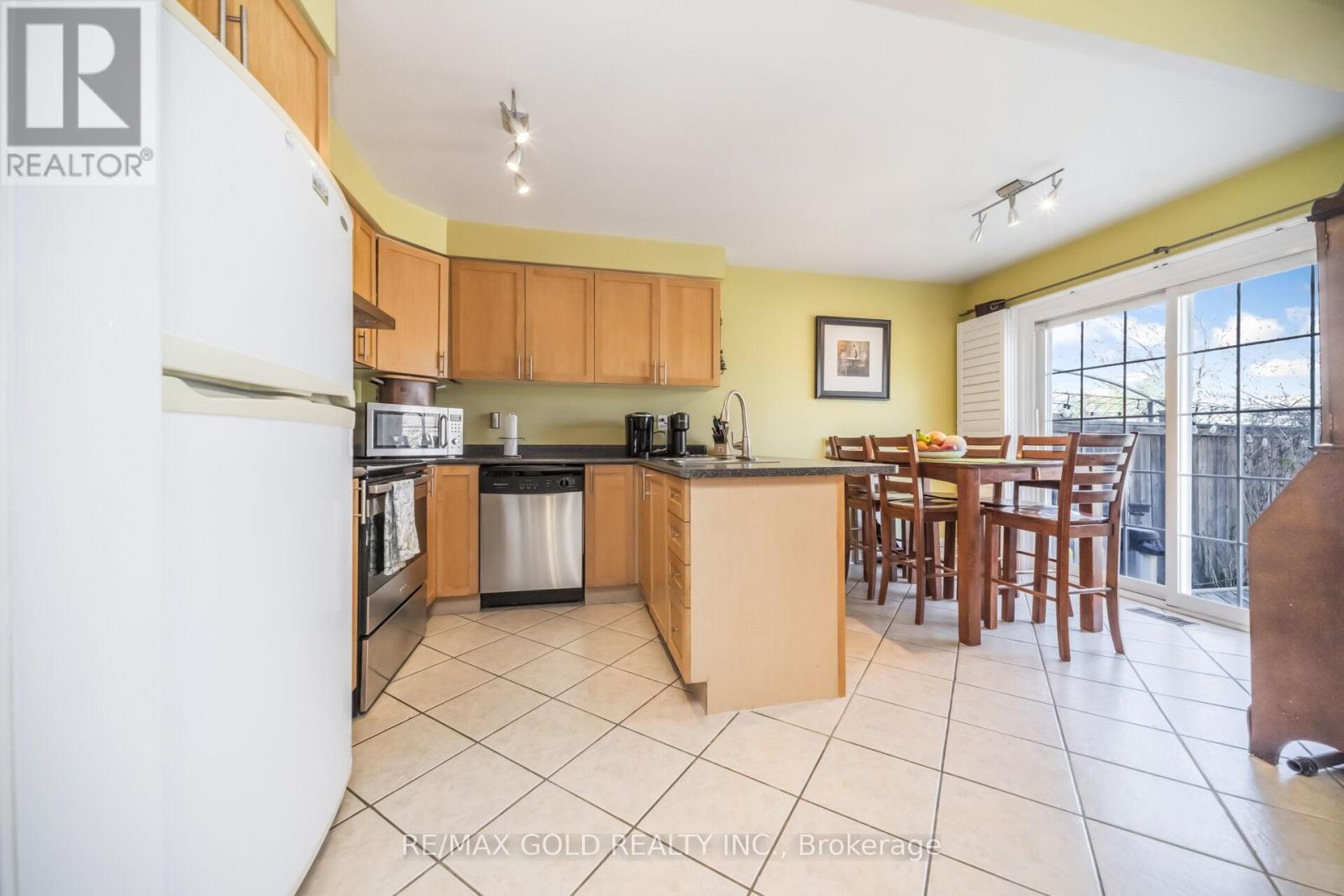 70 Sweetwood Circle, Brampton, Ontario  L7A 2X7 - Photo 14 - W13108396