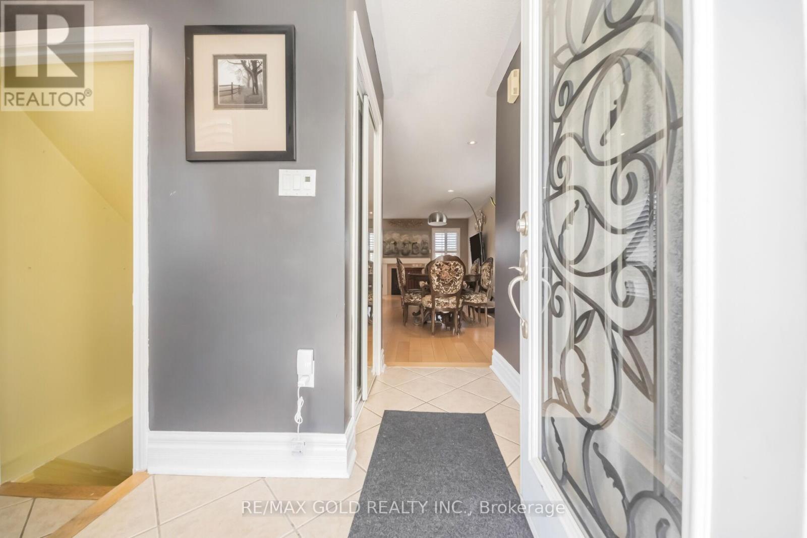 70 Sweetwood Circle, Brampton, Ontario  L7A 2X7 - Photo 6 - W13108396