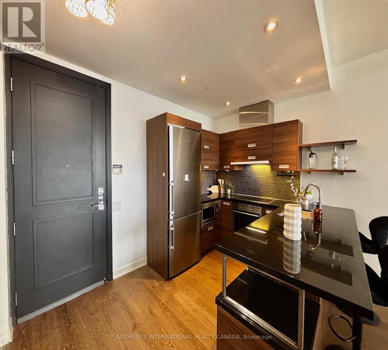 809 - 90 Park Lawn Road, Toronto, Ontario  M8Y 3H8 - Photo 2 - W13108430