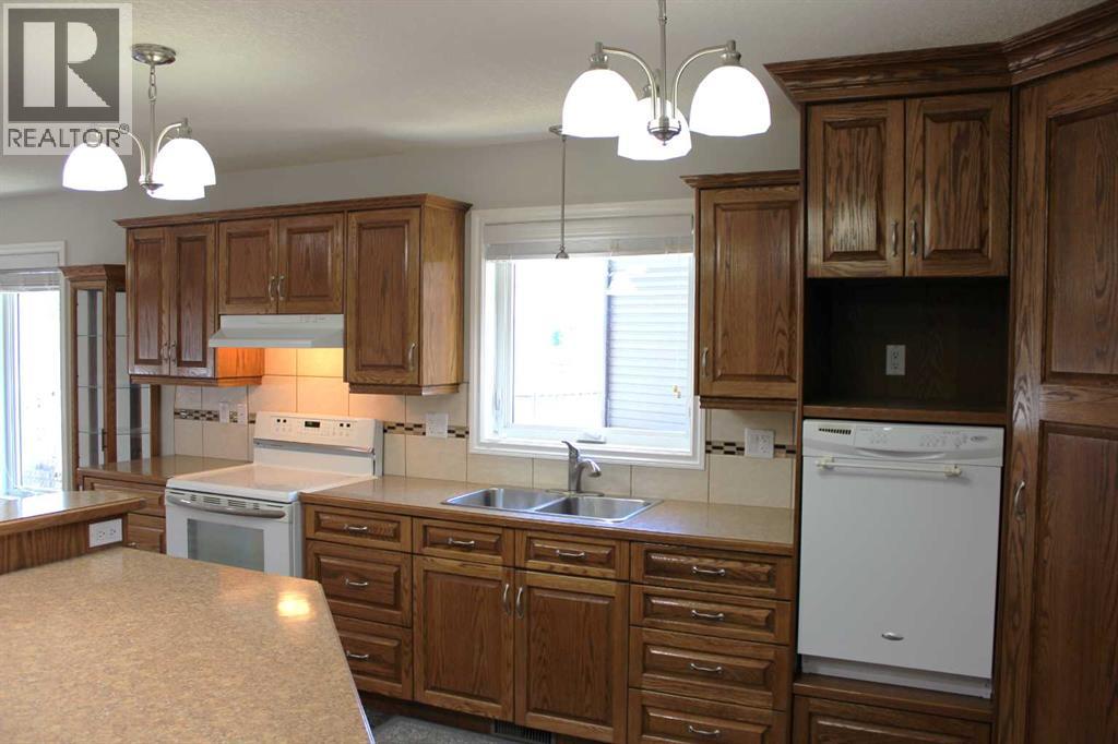 8 South Shore Close E, Brooks, Alberta  T1R 1R4 - Photo 6 - A2308382