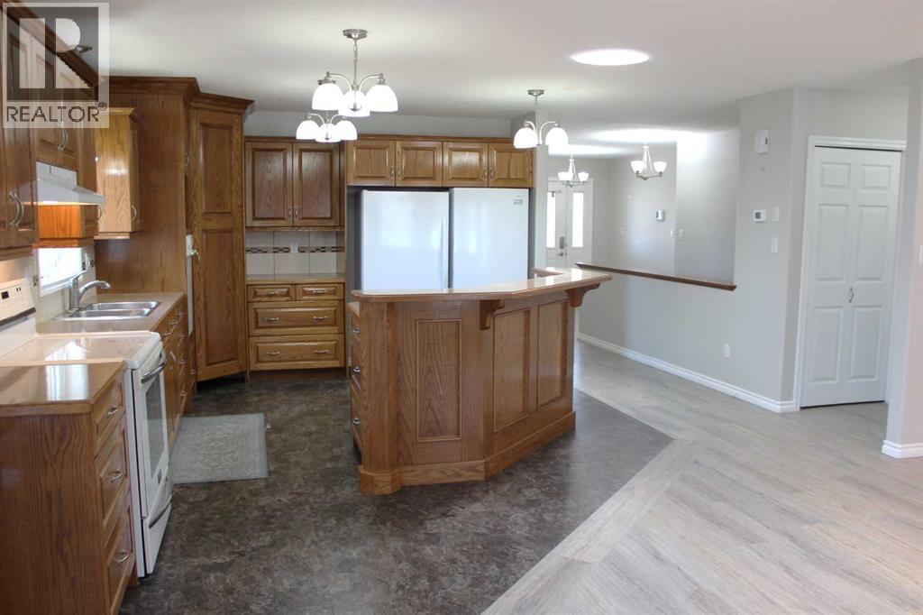 8 South Shore Close E, Brooks, Alberta  T1R 1R4 - Photo 9 - A2308382