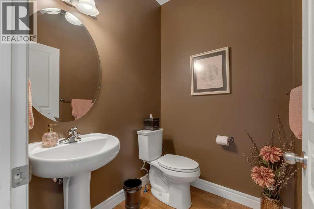101 Valley Creek Place Nw, Calgary, Alberta  T3B 5V1 - Photo 16 - A2309773