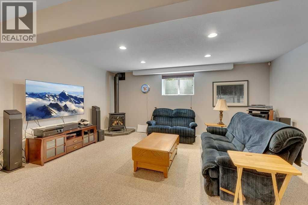 101 Valley Creek Place Nw, Calgary, Alberta  T3B 5V1 - Photo 30 - A2309773