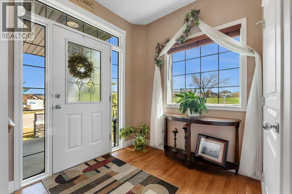 101 Valley Creek Place Nw, Calgary, Alberta  T3B 5V1 - Photo 4 - A2309773