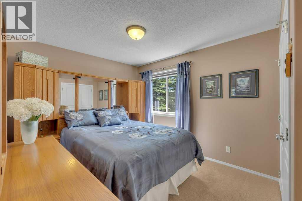 101 Valley Creek Place Nw, Calgary, Alberta  T3B 5V1 - Photo 27 - A2309773