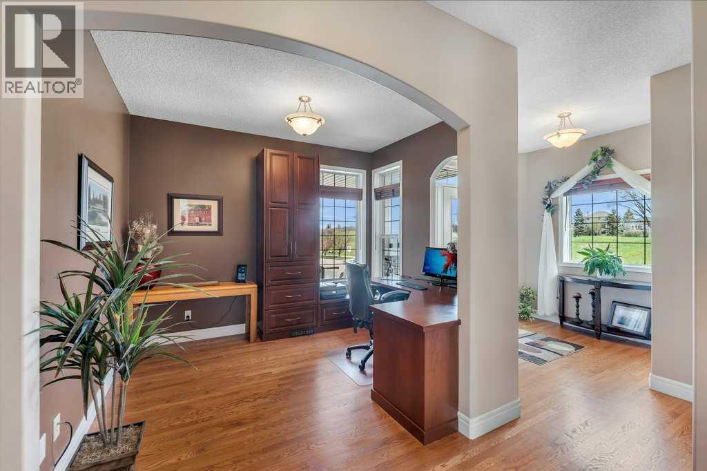 101 Valley Creek Place Nw, Calgary, Alberta  T3B 5V1 - Photo 5 - A2309773