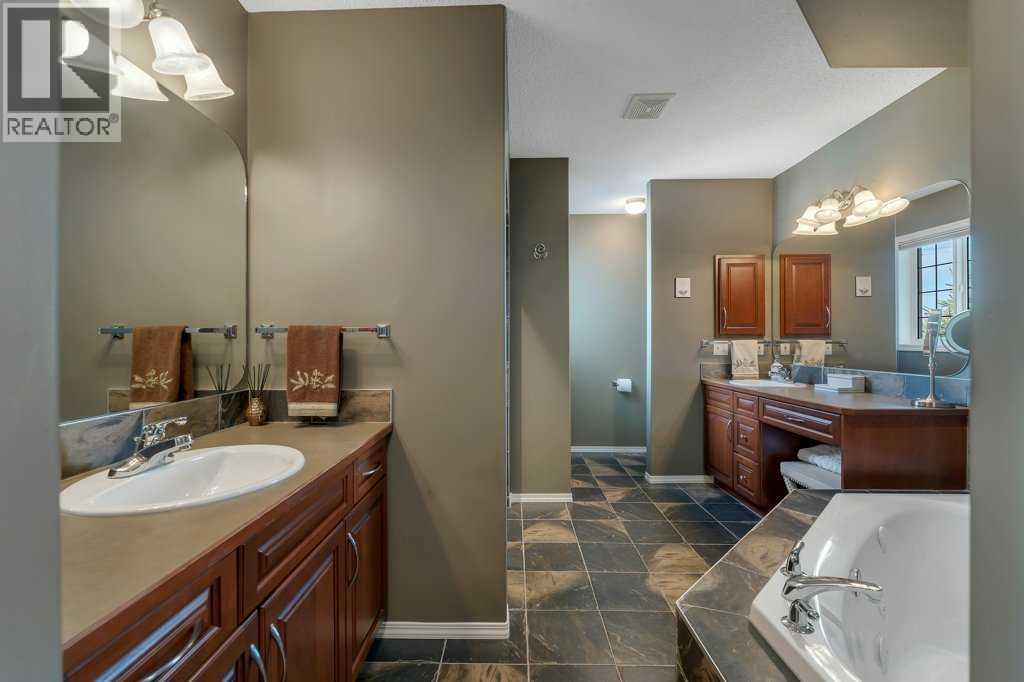 101 Valley Creek Place Nw, Calgary, Alberta  T3B 5V1 - Photo 24 - A2309773