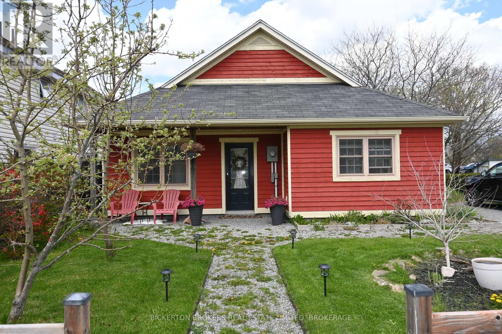 6 YONGE STREET, Lansdowne Village, Ontario