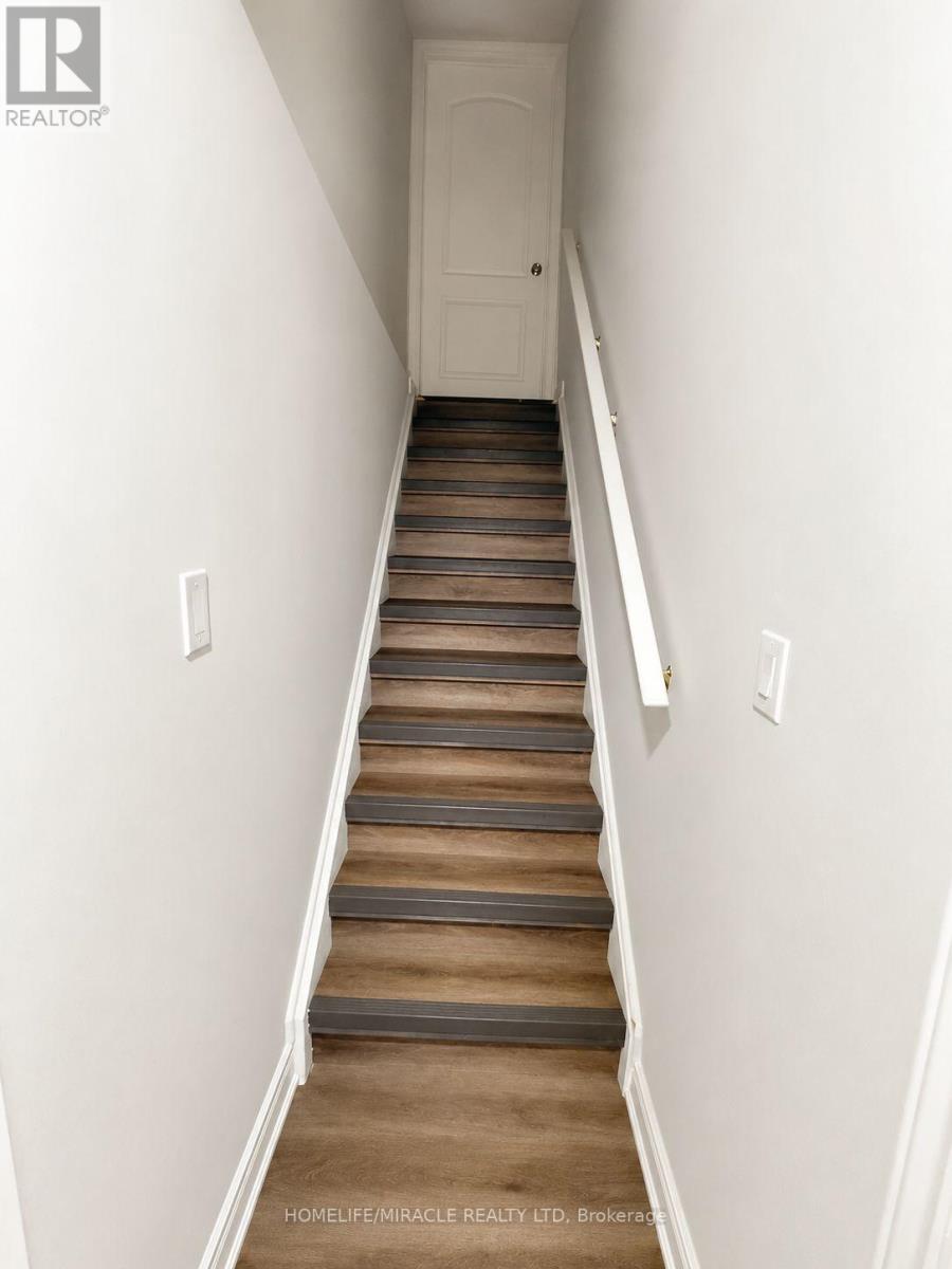 LOWER - 61 LYNDBROOK CRESCENT, Brampton, Ontario