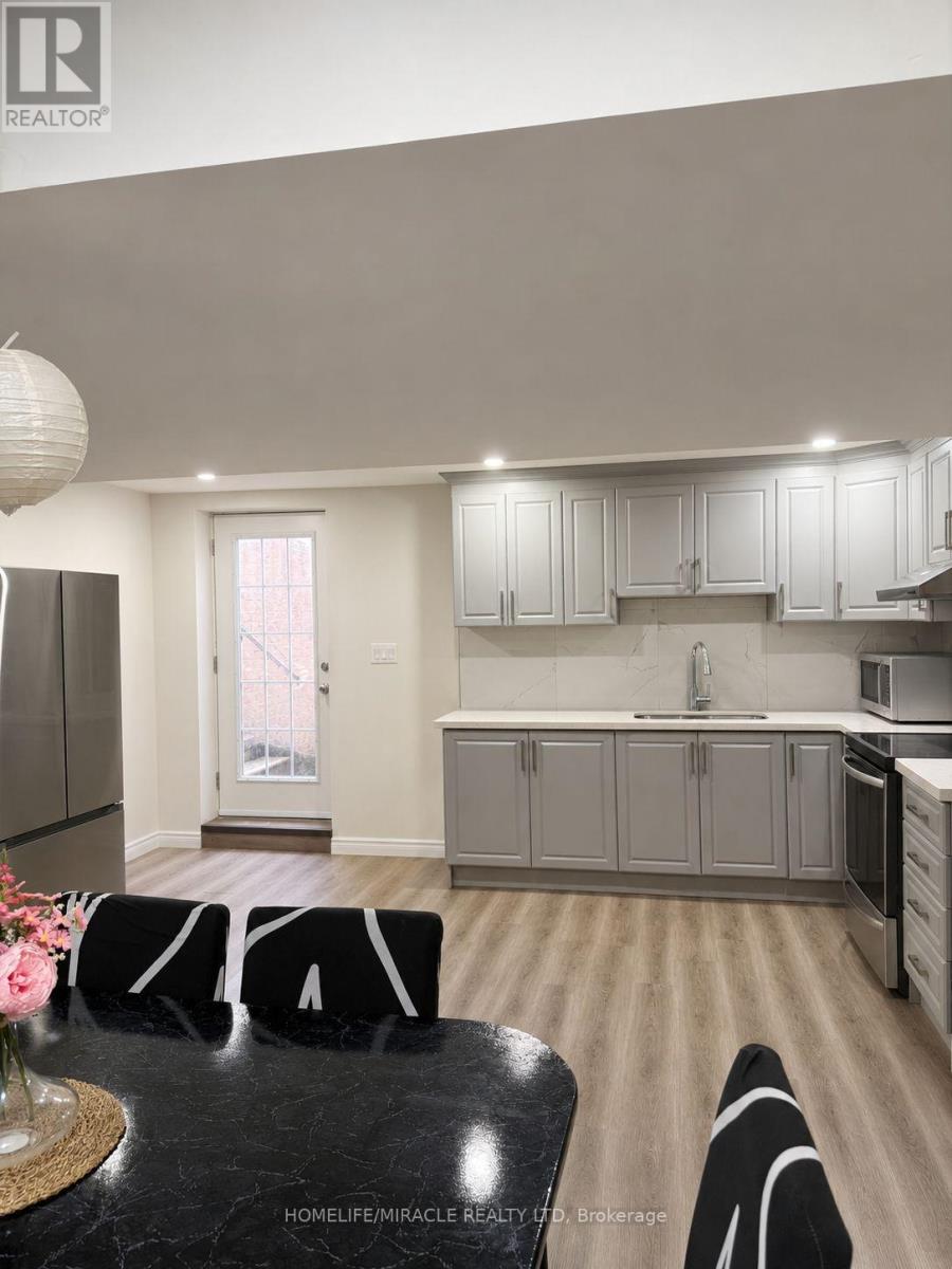 Lower - 61 Lyndbrook Crescent, Brampton, Ontario  L6P 2N9 - Photo 2 - W13108462