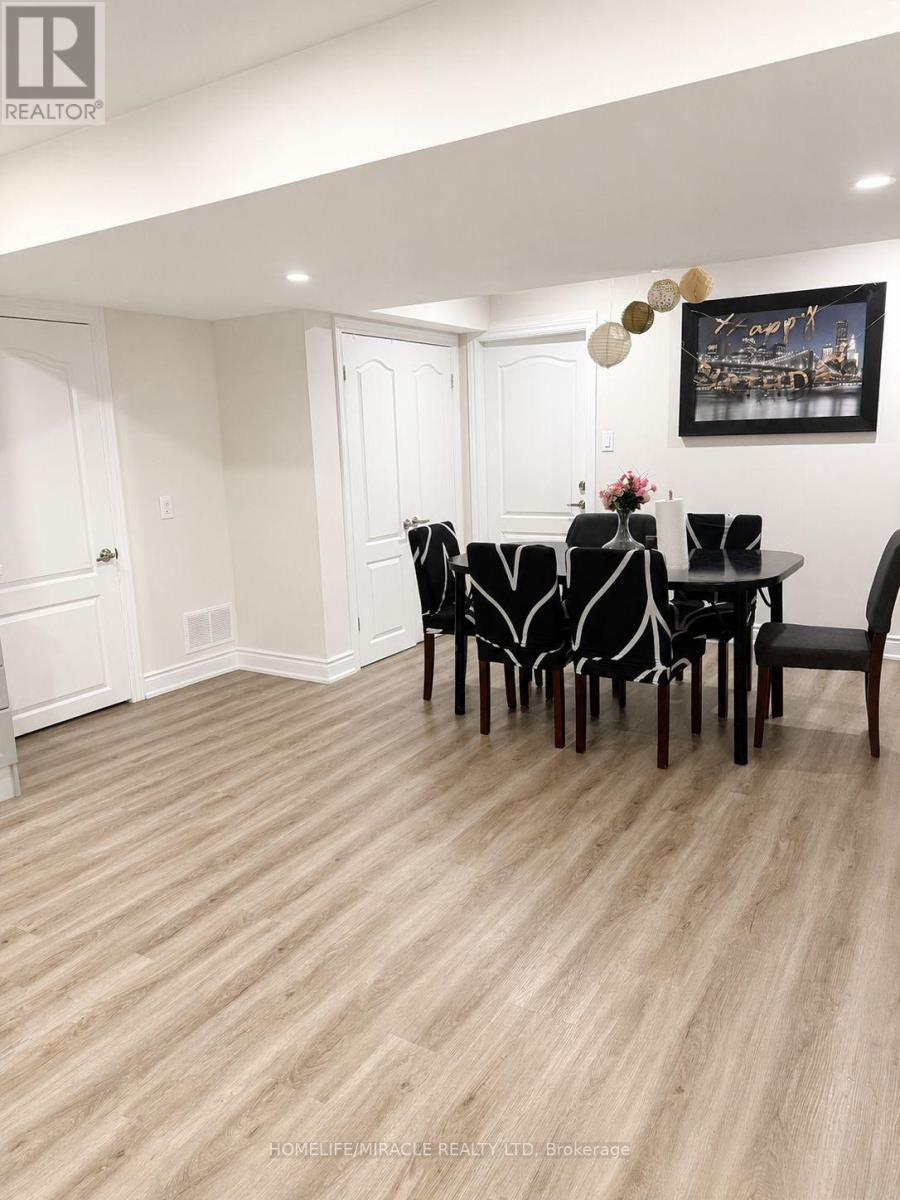 Lower - 61 Lyndbrook Crescent, Brampton, Ontario  L6P 2N9 - Photo 4 - W13108462