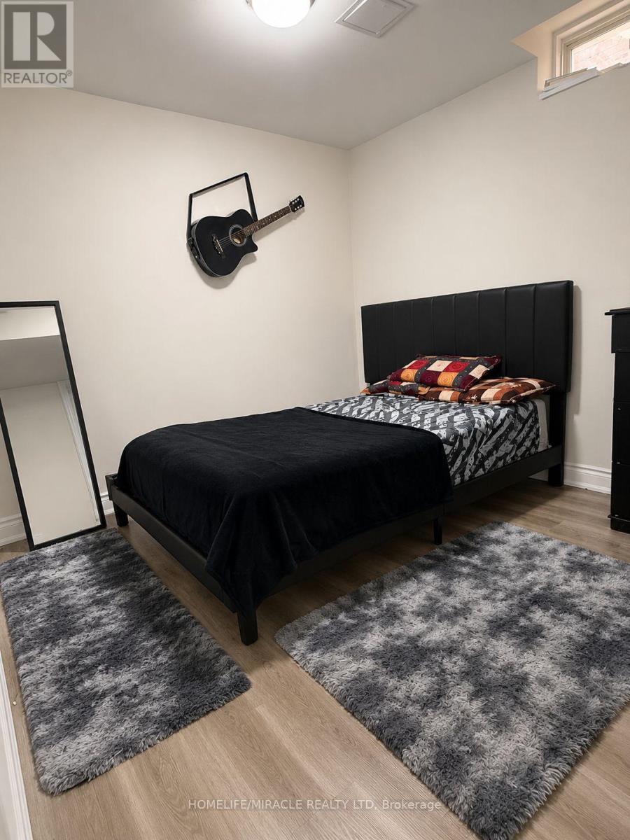 Lower - 61 Lyndbrook Crescent, Brampton, Ontario  L6P 2N9 - Photo 5 - W13108462