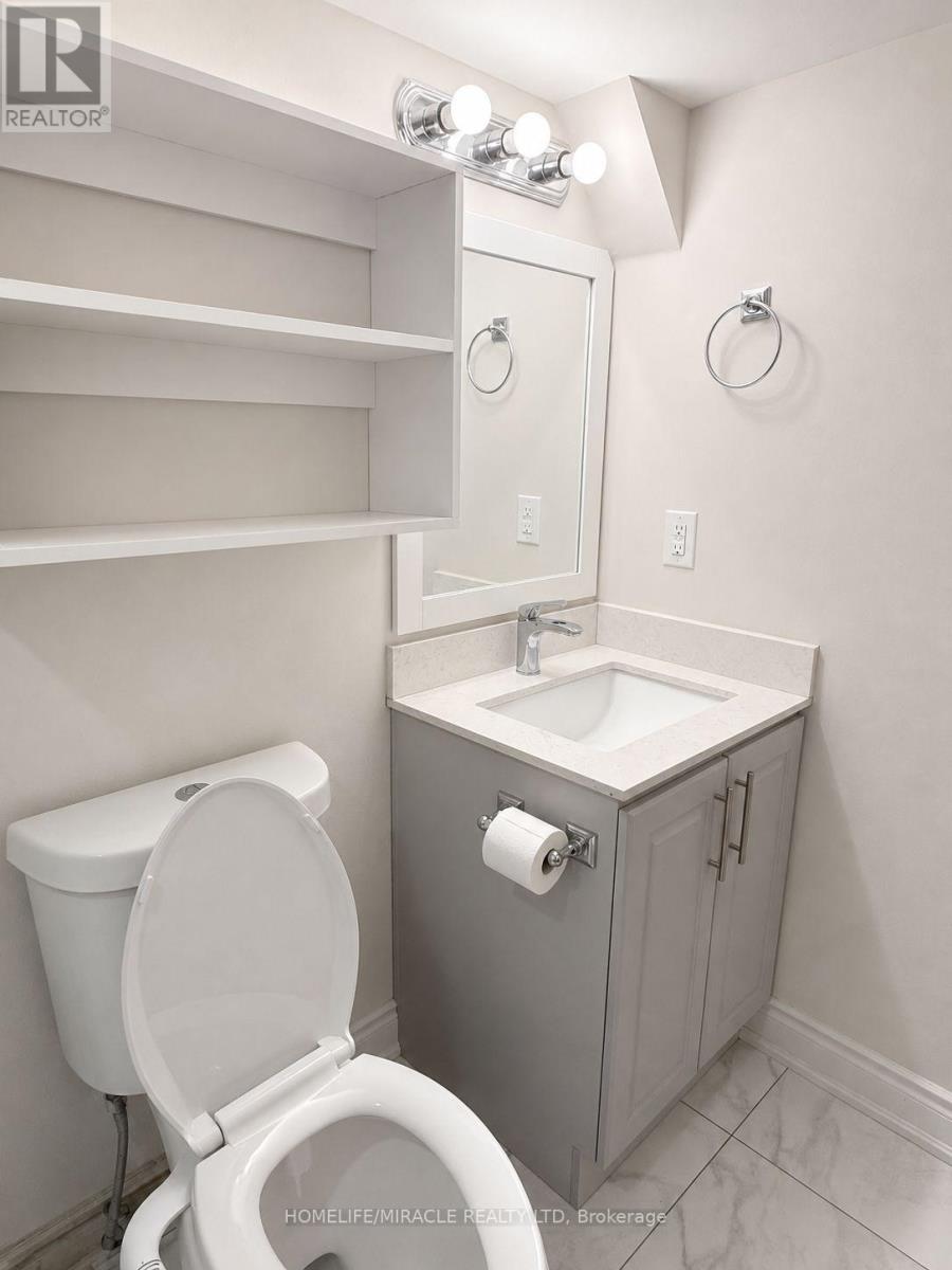 Lower - 61 Lyndbrook Crescent, Brampton, Ontario  L6P 2N9 - Photo 8 - W13108462