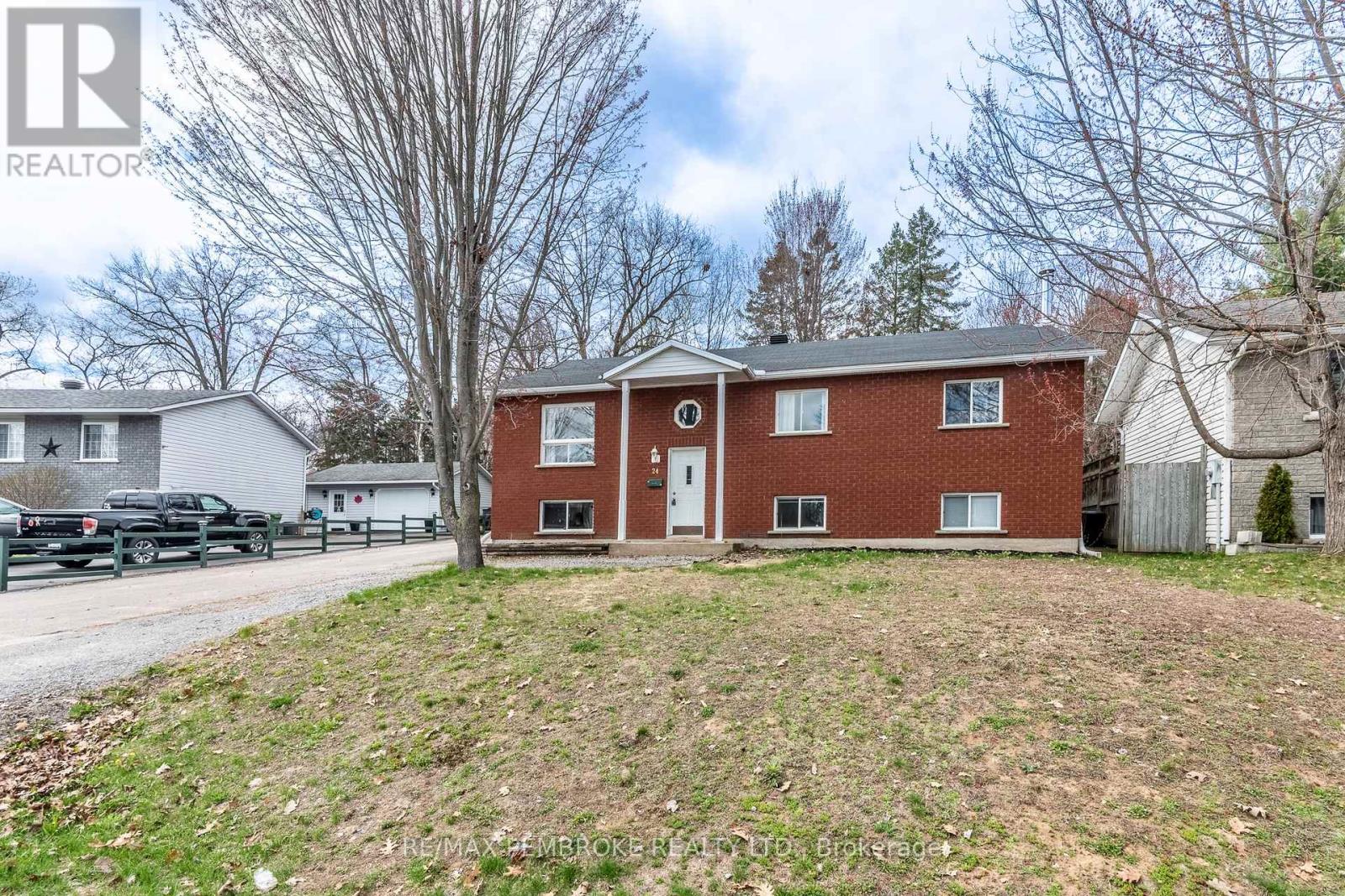 24 EARL STREET, Petawawa, Ontario