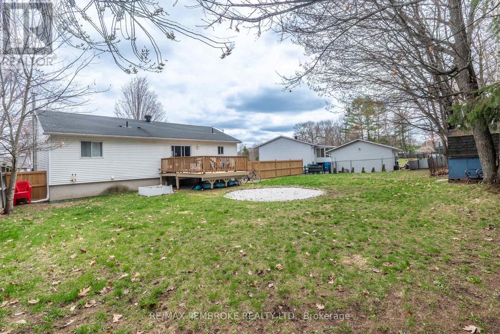 24 Earl Street, Petawawa, Ontario  K8H 3M4 - Photo 5 - X12986482