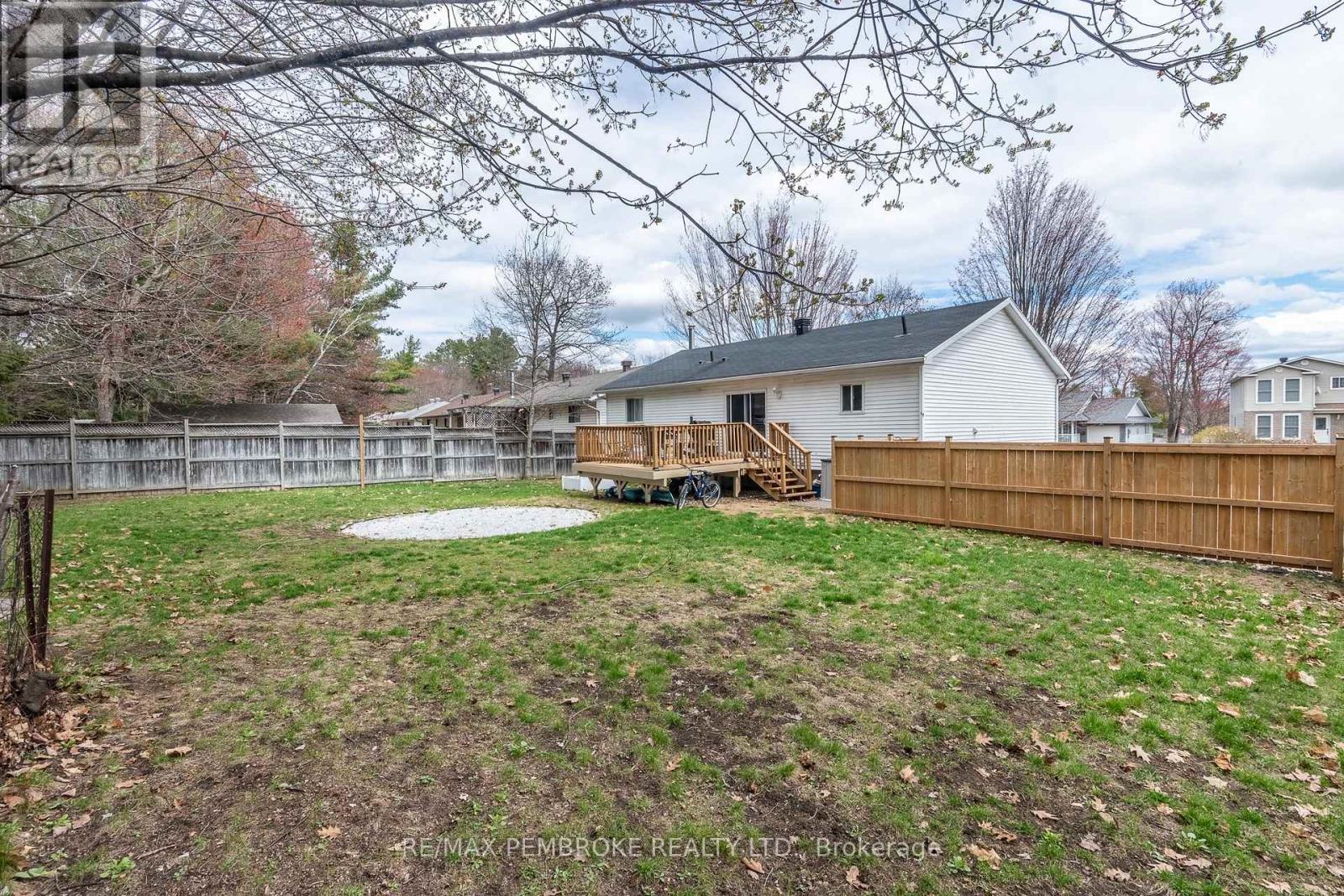 24 Earl Street, Petawawa, Ontario  K8H 3M4 - Photo 6 - X12986482