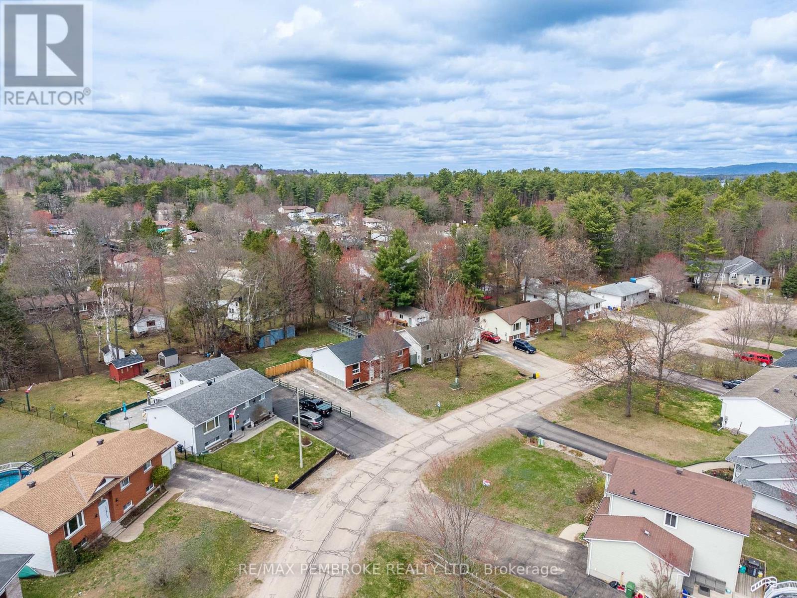 24 Earl Street, Petawawa, Ontario  K8H 3M4 - Photo 8 - X12986482