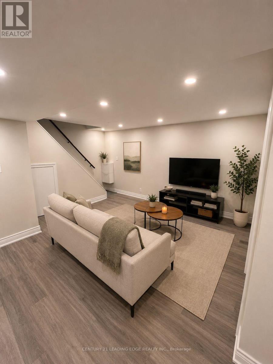 39 Waddington Crescent, Toronto, Ontario  M2J 2Z9 - Photo 1 - C13108474