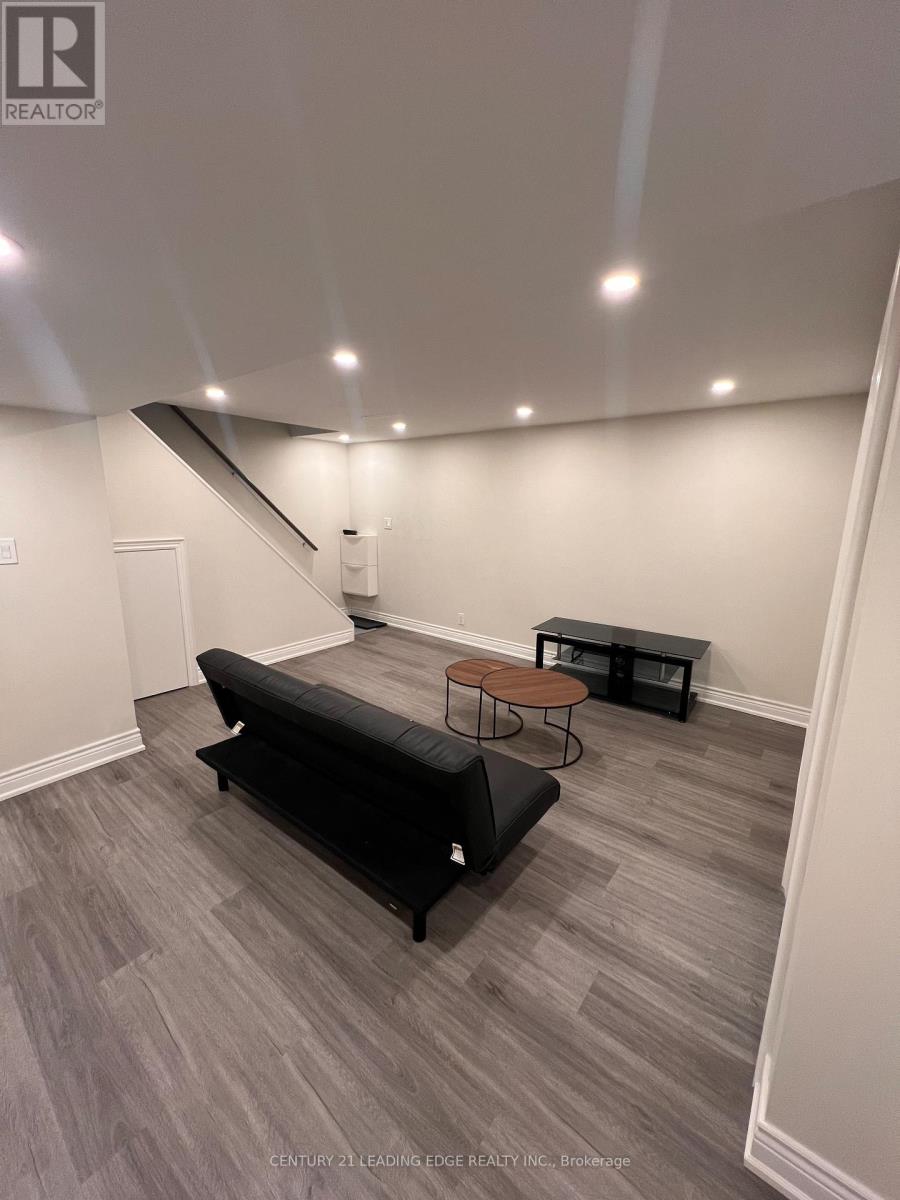 39 Waddington Crescent, Toronto, Ontario  M2J 2Z9 - Photo 2 - C13108474