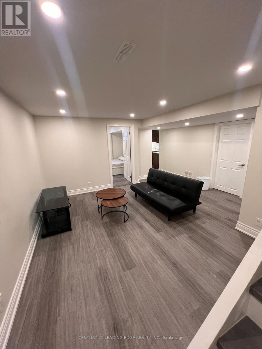 39 Waddington Crescent, Toronto, Ontario  M2J 2Z9 - Photo 3 - C13108474