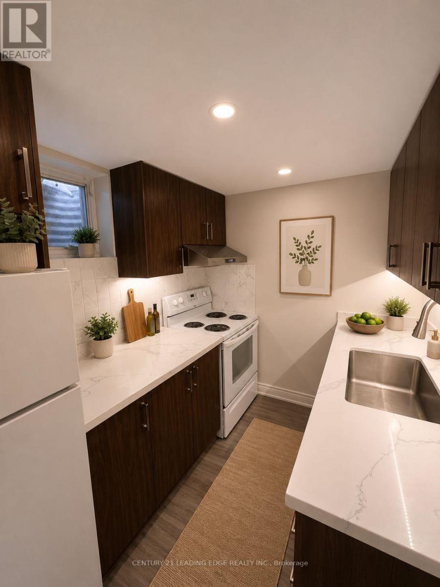39 Waddington Crescent, Toronto, Ontario  M2J 2Z9 - Photo 4 - C13108474