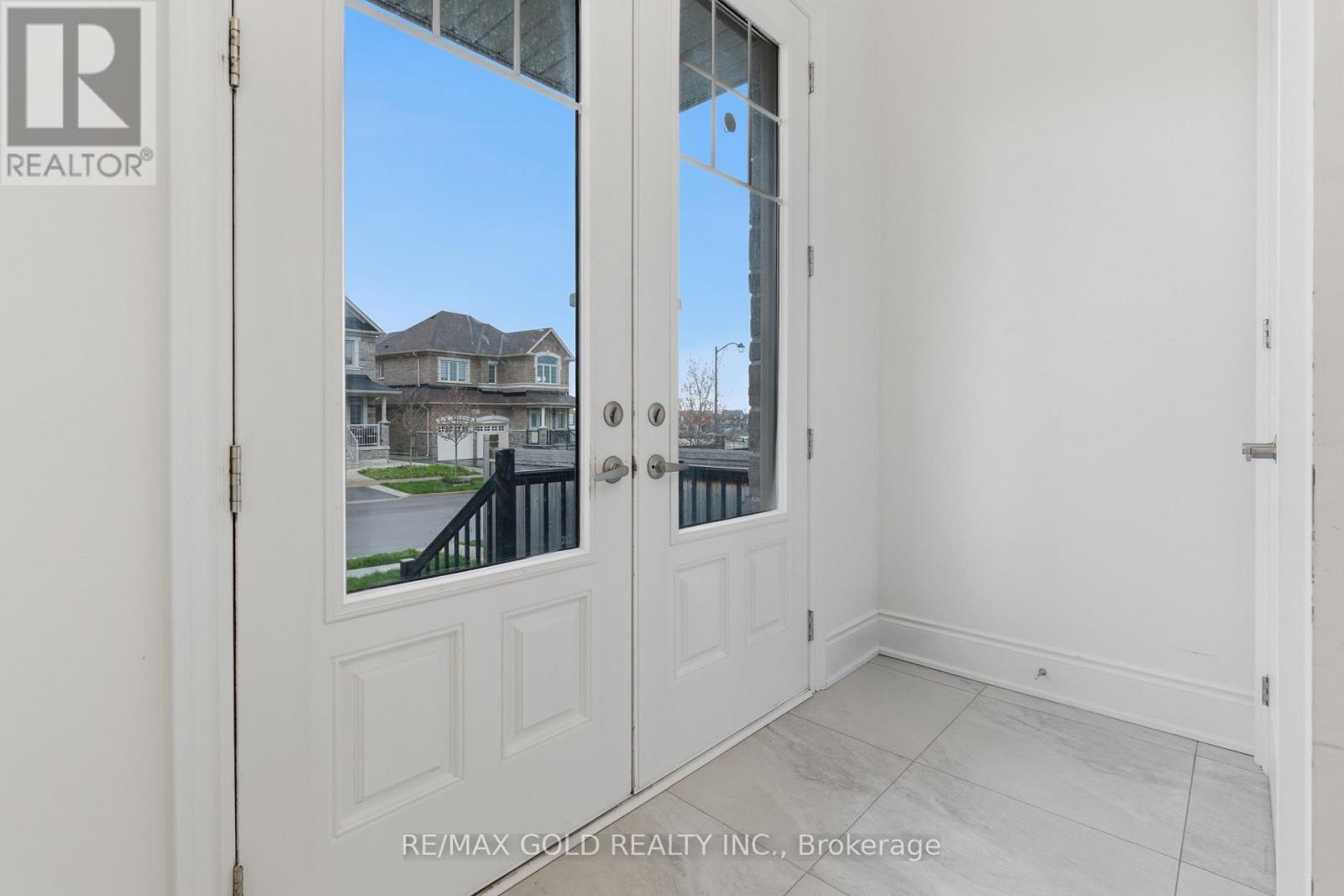 32 Dotchson Avenue, Caledon, Ontario  L7C 4G6 - Photo 2 - W13097154