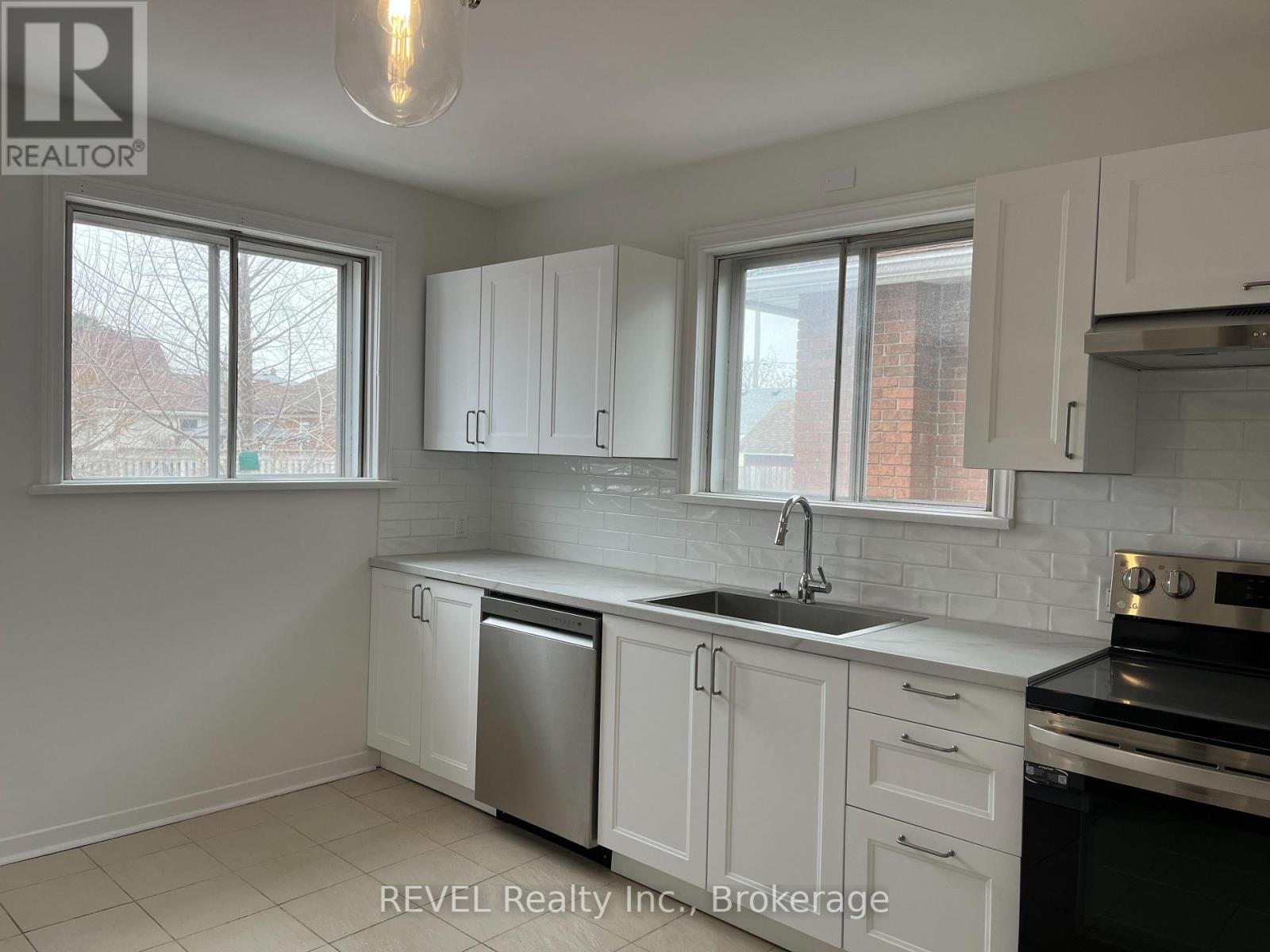 232 Vine Street, St. Catharines, Ontario  L2M 4T1 - Photo 2 - X13108510