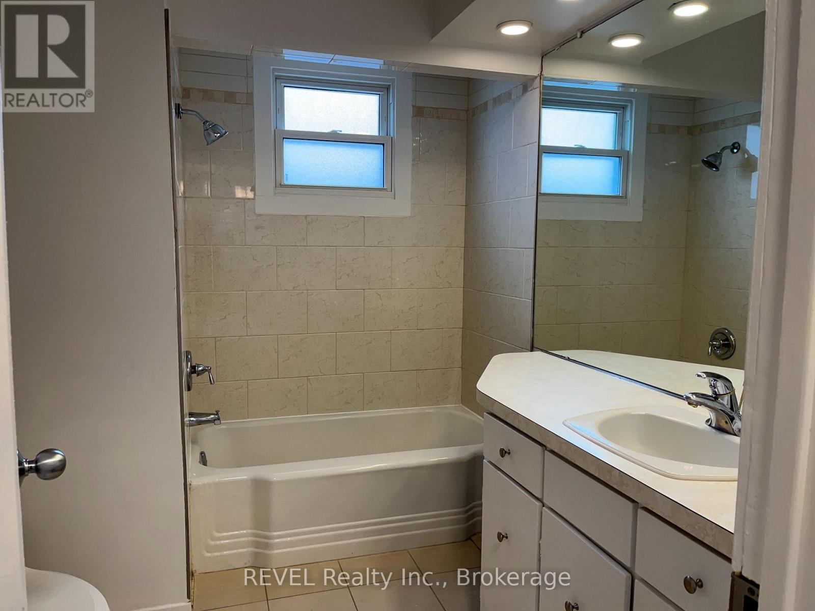 232 Vine Street, St. Catharines, Ontario  L2M 4T1 - Photo 8 - X13108510