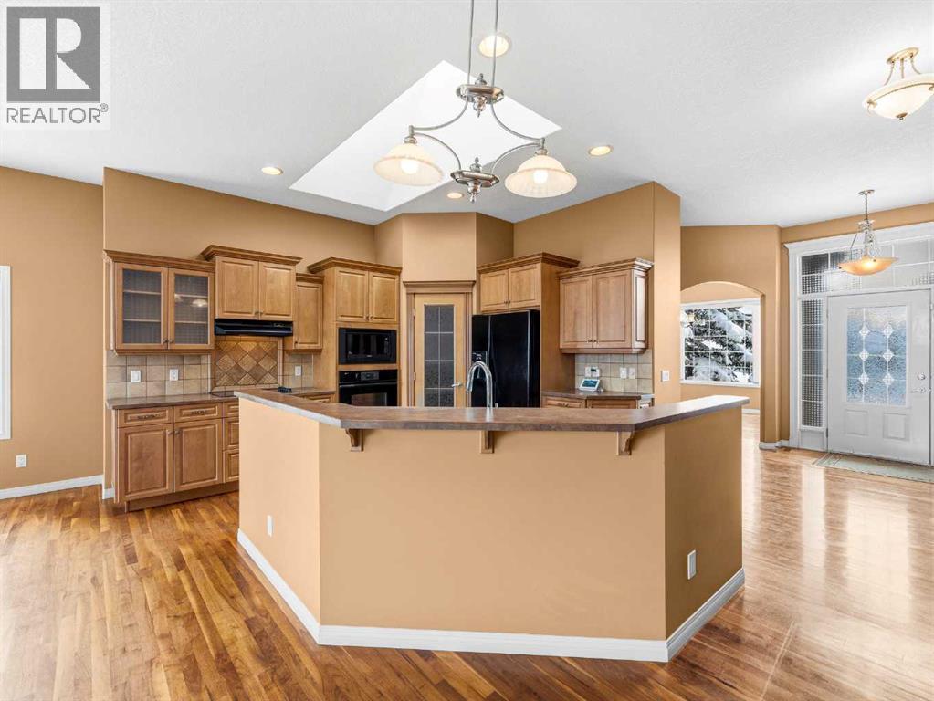 157 Valley Creek Place NW, Calgary, Alberta  T3B 5V1 - Photo 5 - A2296480