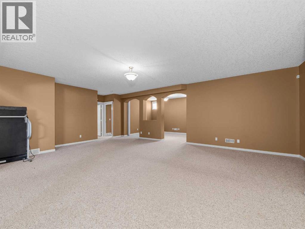 157 Valley Creek Place NW, Calgary, Alberta  T3B 5V1 - Photo 26 - A2296480