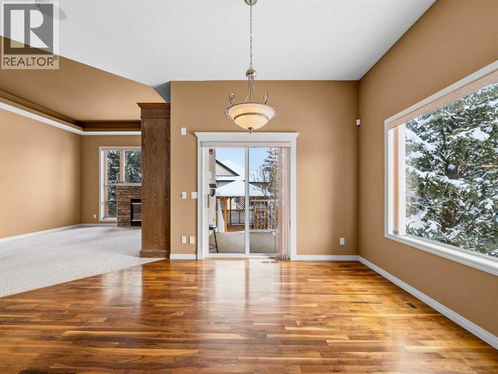 157 Valley Creek Place NW, Calgary, Alberta  T3B 5V1 - Photo 9 - A2296480