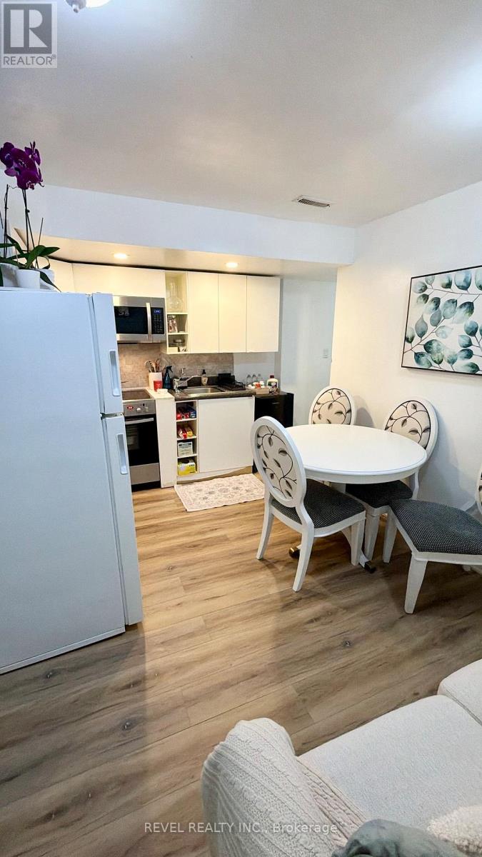 Lower - 564 Blackthorn Avenue, Toronto, Ontario  M6M 3C8 - Photo 2 - W13108472
