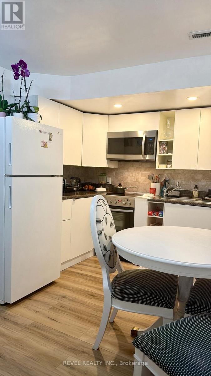 Lower - 564 Blackthorn Avenue, Toronto, Ontario  M6M 3C8 - Photo 3 - W13108472