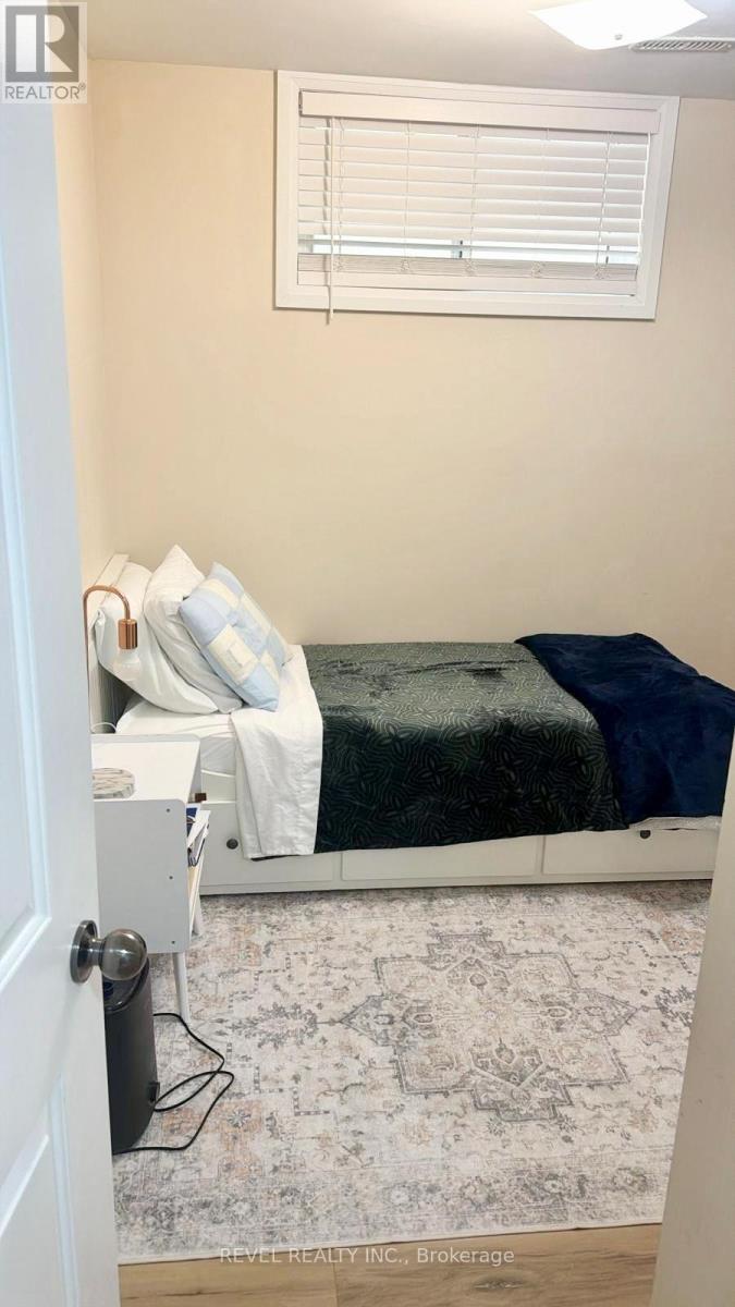 Lower - 564 Blackthorn Avenue, Toronto, Ontario  M6M 3C8 - Photo 5 - W13108472