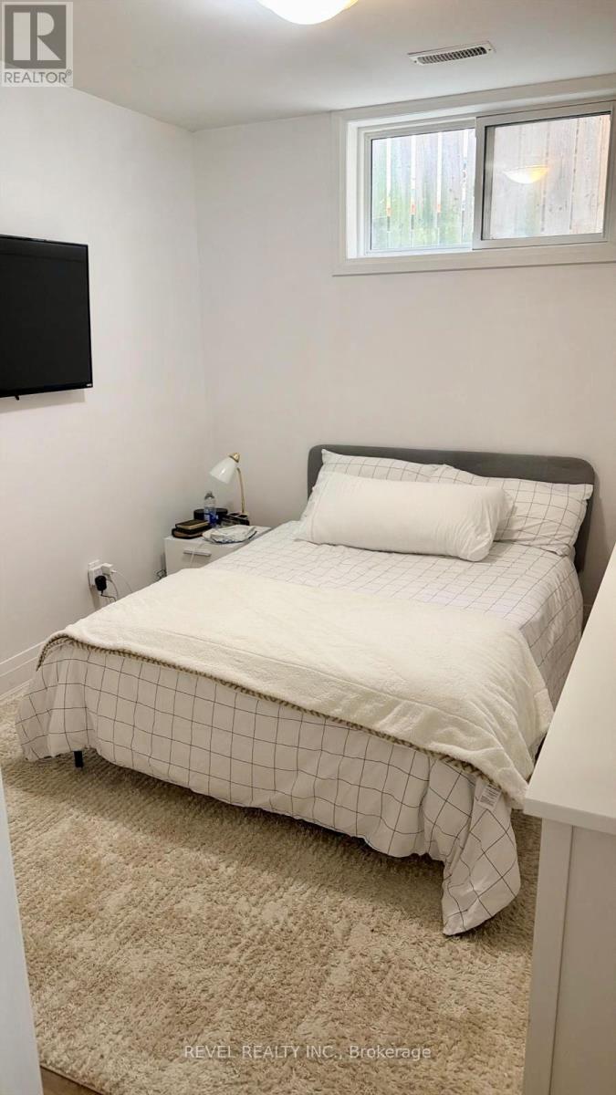 Lower - 564 Blackthorn Avenue, Toronto, Ontario  M6M 3C8 - Photo 6 - W13108472