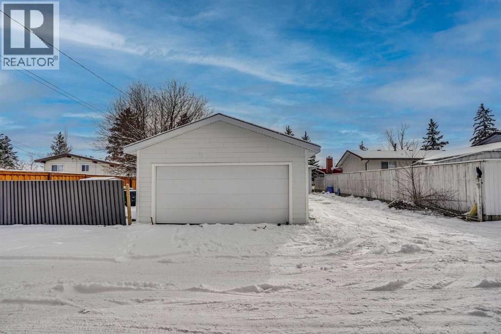 908 Stonehaven Road Sw, Calgary, Alberta  T2W 0P6 - Photo 43 - A2308929