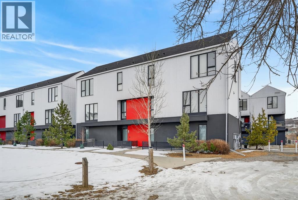 403 Bow Grove NW, Calgary, Alberta  T3B 6E8 - Photo 3 - A2291656