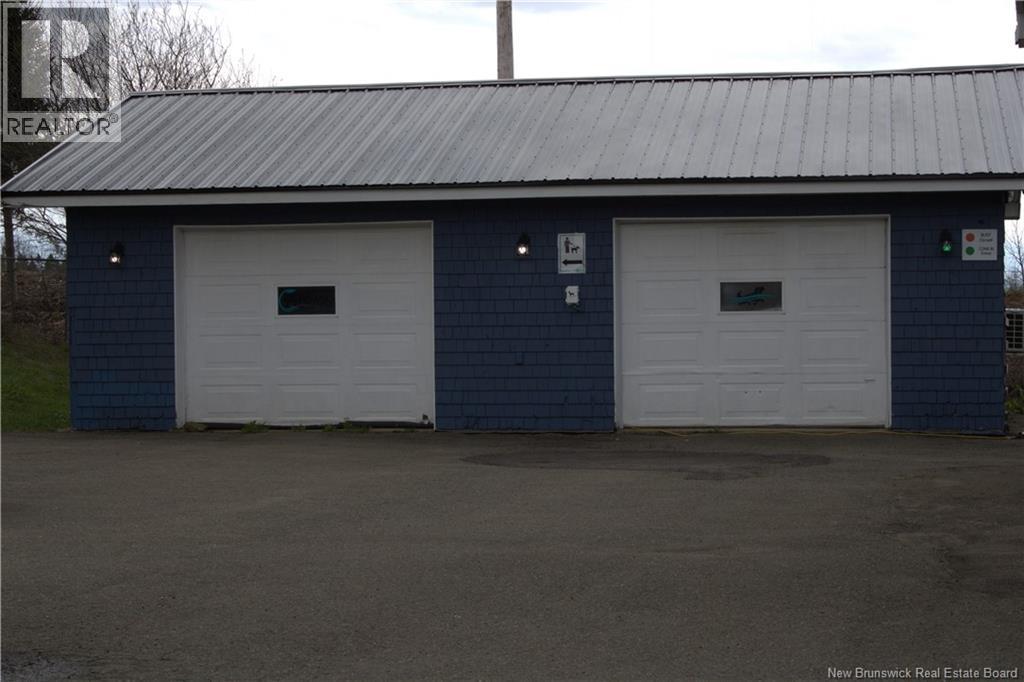 402 Highlandview Road, Moncton, New Brunswick  E1A 2L3 - Photo 2 - NB138944